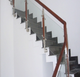 Lan Can cầu thang kính cường lực XT7004