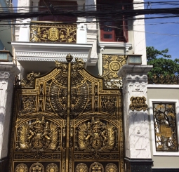 Cửa cổng sắt Hộp kim nhôm. XT2032   cửa cổng sắt giá rẻ, cửa nhôm kính, 