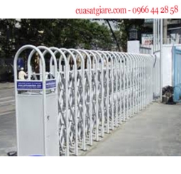 Cửa cổng xếp inox Xuân Thiện