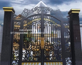 Cửa sắt 2 cánh đẹp giúp tô điểm không gian sống của gia đình bạn