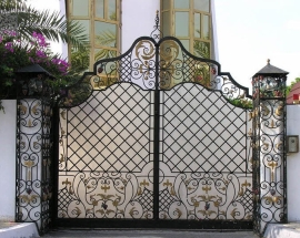 Chọn cửa cổng sắt cho nhà phố thế nào cho hợp lý?