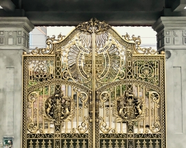 Làm cửa sắt tphcm theo yêu cầu - Đảm bảo an toàn và thẩm mỹ