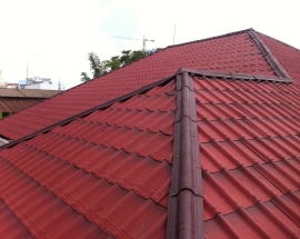 Thi công mái tôn giả ngói chắc chắn và bền bỉ cho công trình
