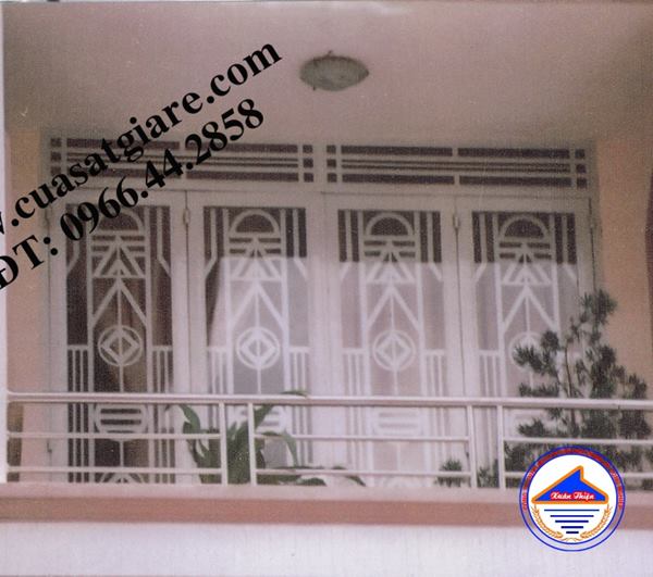cửa kính cường lực khung sắt