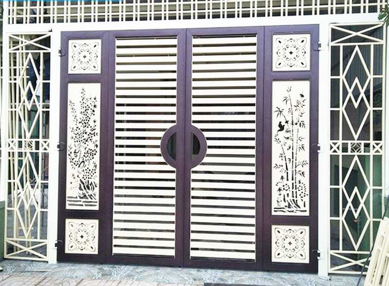 cửa cổng sắt 4 cánh