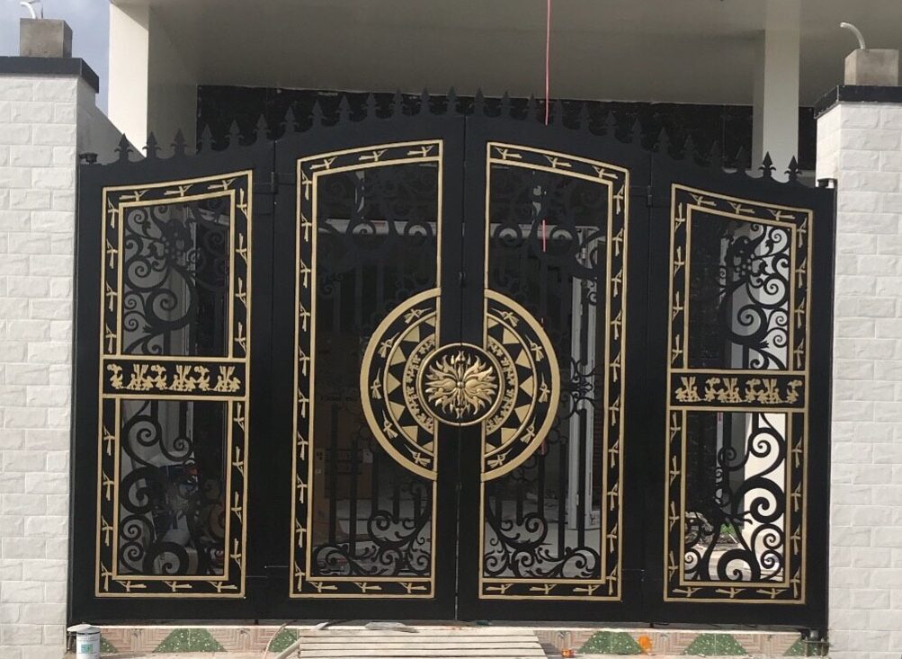 cửa cổng sắt 4 cánh