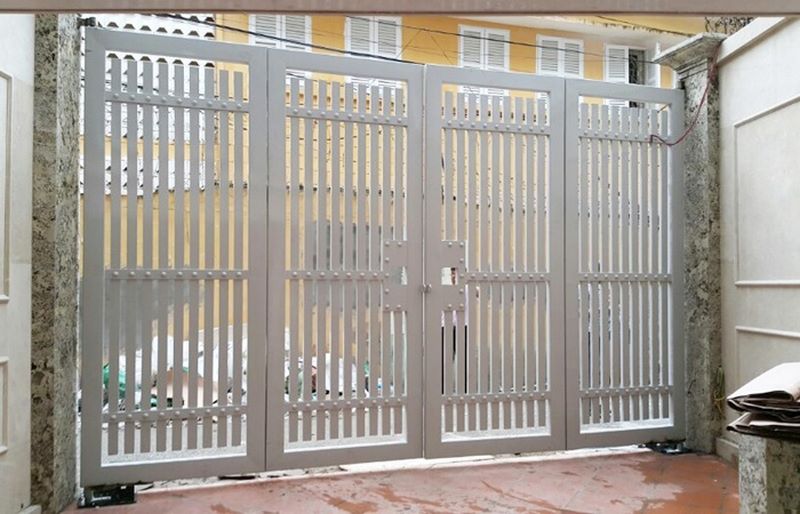 cửa cổng sắt 4 cánh