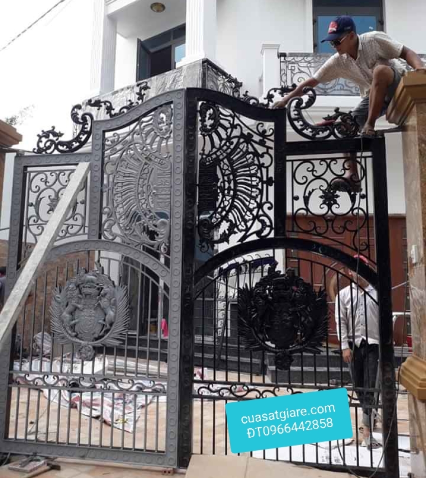 cửa cổng sắt cnc tphcm