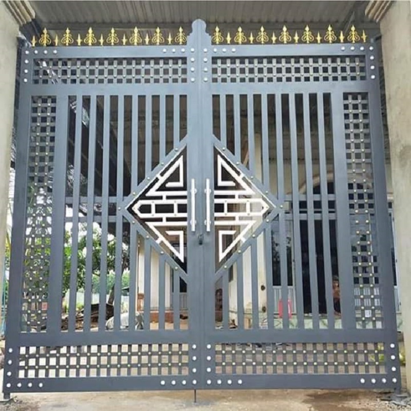 Cửa sắt giá rẻ Long An