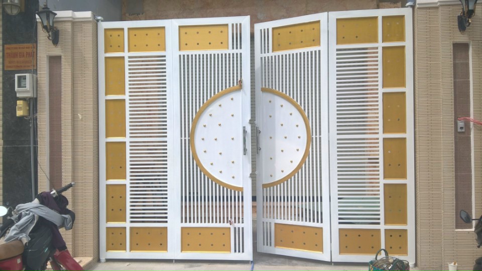 mẫu cửa sắt CNC đẹp