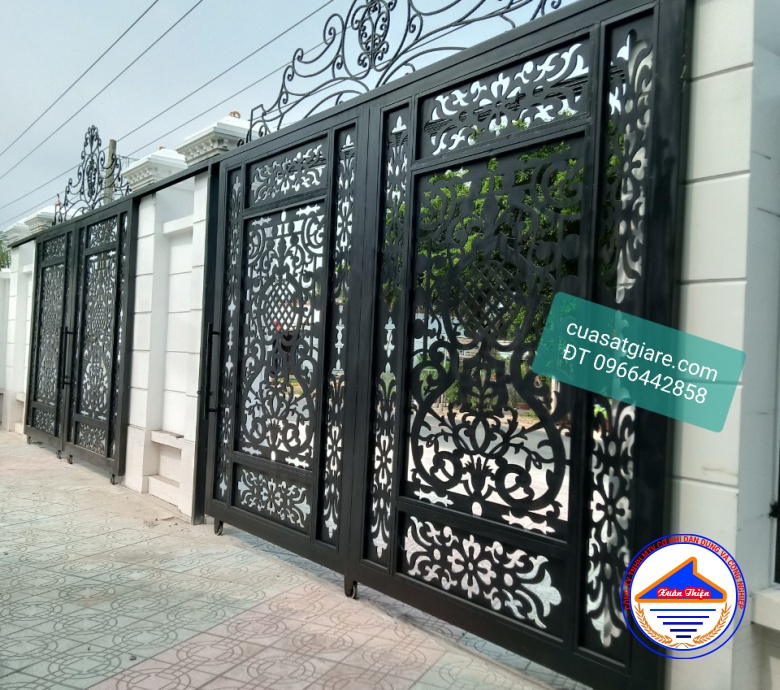 mẫu cửa sắt CNC đẹp